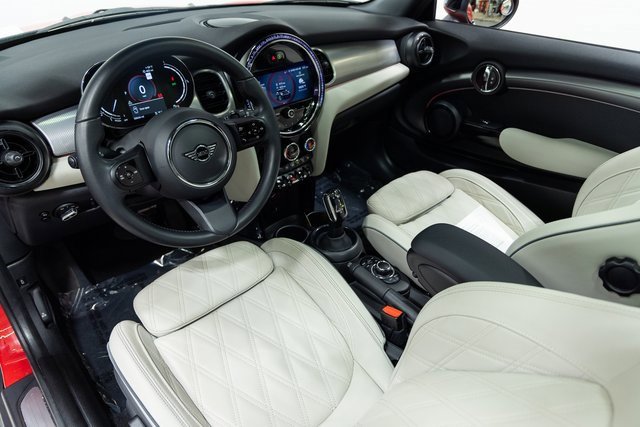 Used 2023 MINI Cooper 2-Door Hardtop w/ Signature Upholstery Package image 21