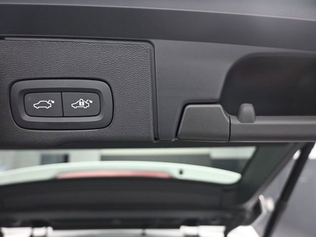 Used 2024 Volvo XC60 B5 Core image 25