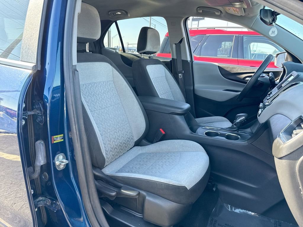 Used 2022 Chevrolet Equinox LS w/ LS Convenience Package image 25