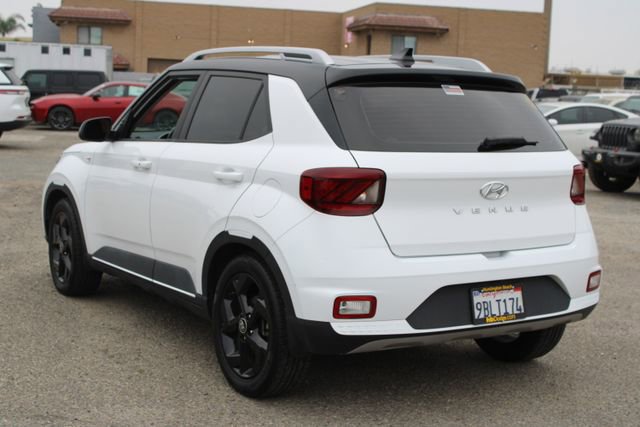 Used 2022 Hyundai Venue Limited image 3