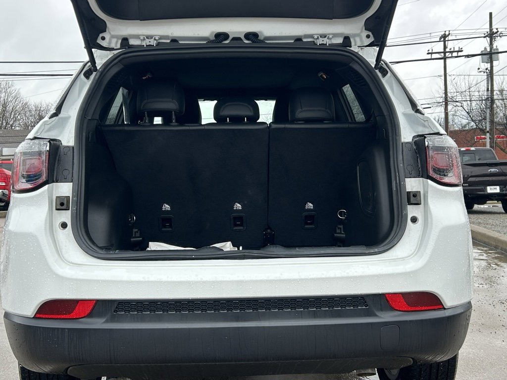 Used 2024 Jeep Compass Latitude w/ Sun and Sound Group image 8