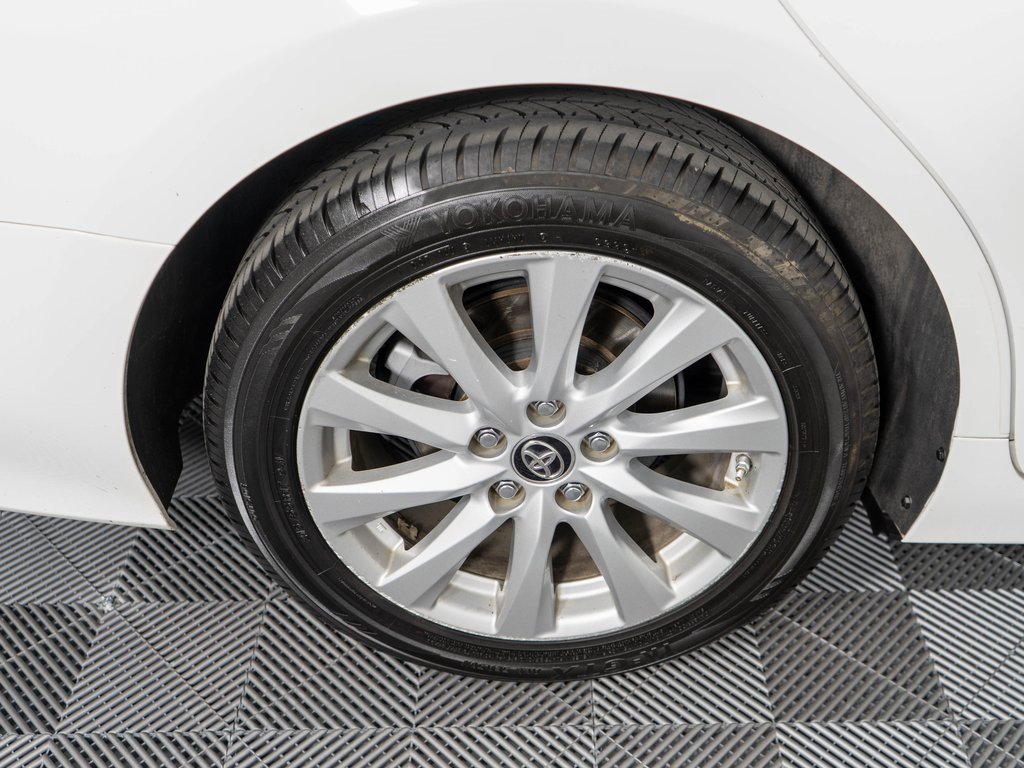 Used 2018 Toyota Camry LE w/ Moonroof Package image 29