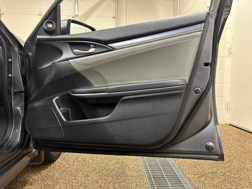 Used 2018 Honda Civic Touring image 16