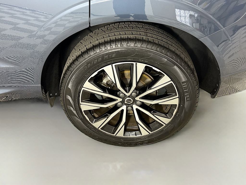 Used 2023 Volvo XC60 B5 Plus AWD/4WD image 29