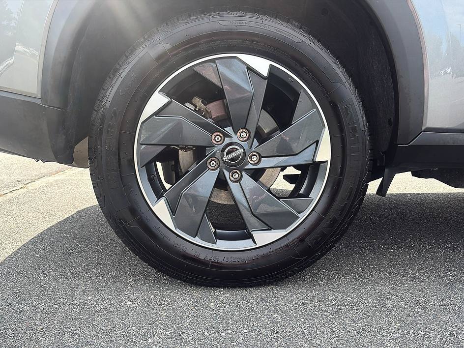 Certified 2025 Nissan Rogue SV AWD/4WD image 11