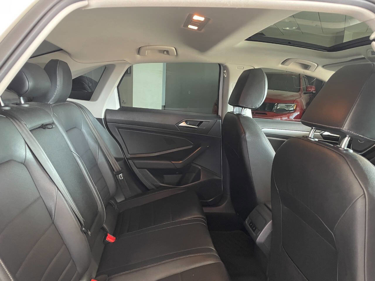 Used 2021 Volkswagen Jetta SE w/ SE Cold Weather Package image 24