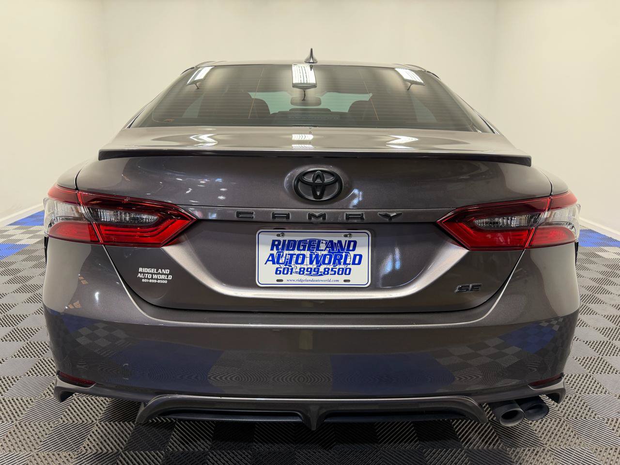 Used 2021 Toyota Camry SE w/ Convenience Package FWD image 11