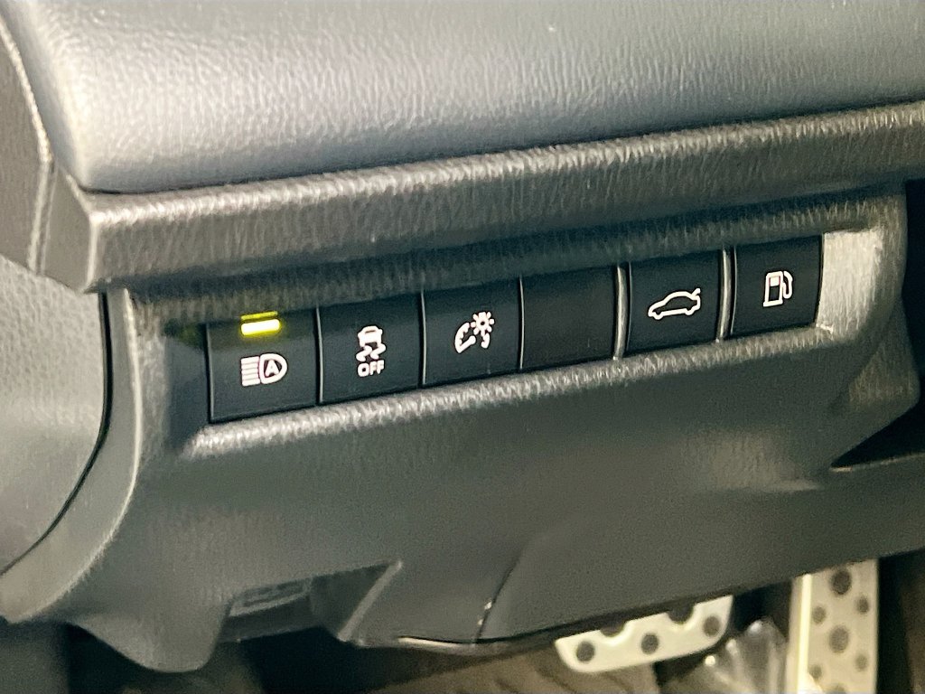 Used 2025 Toyota Camry XSE FWD image 10