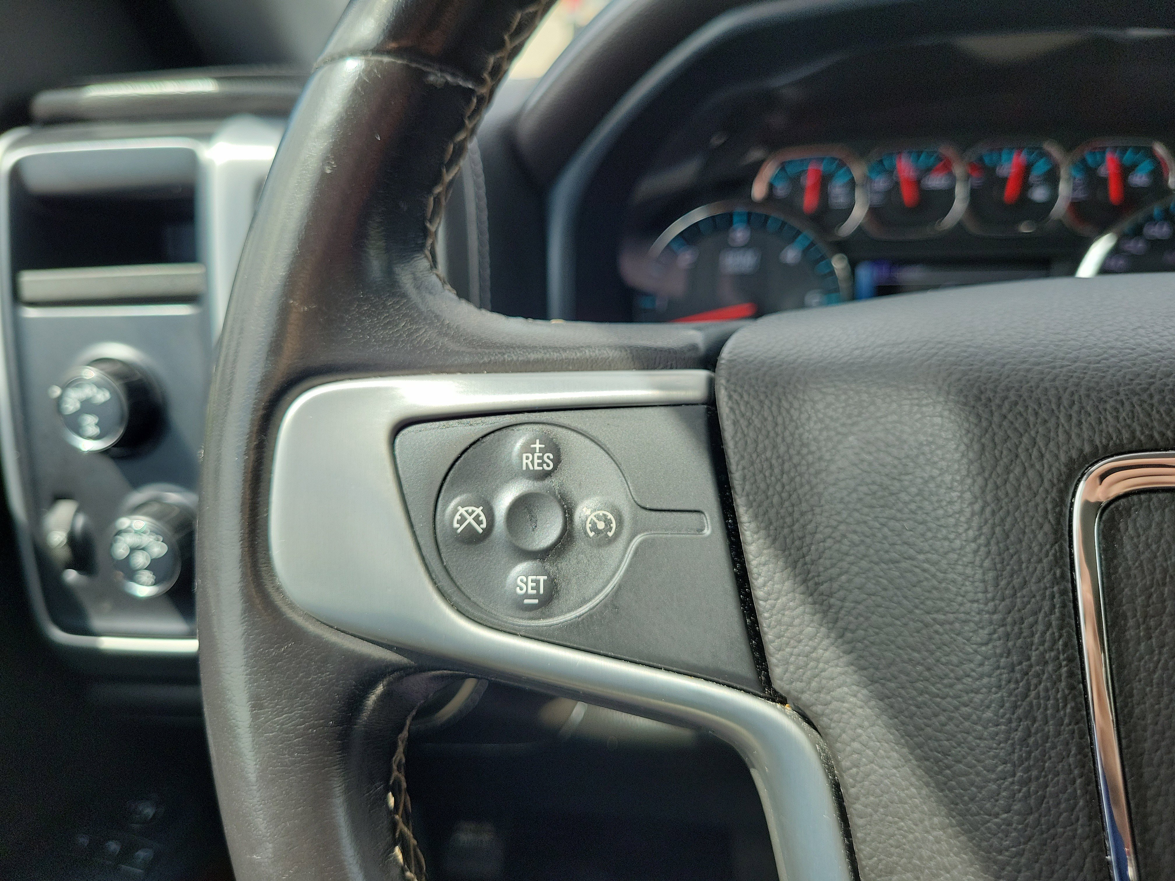 Used 2018 GMC Sierra 1500 SLT w/ SLT Premium Package image 17