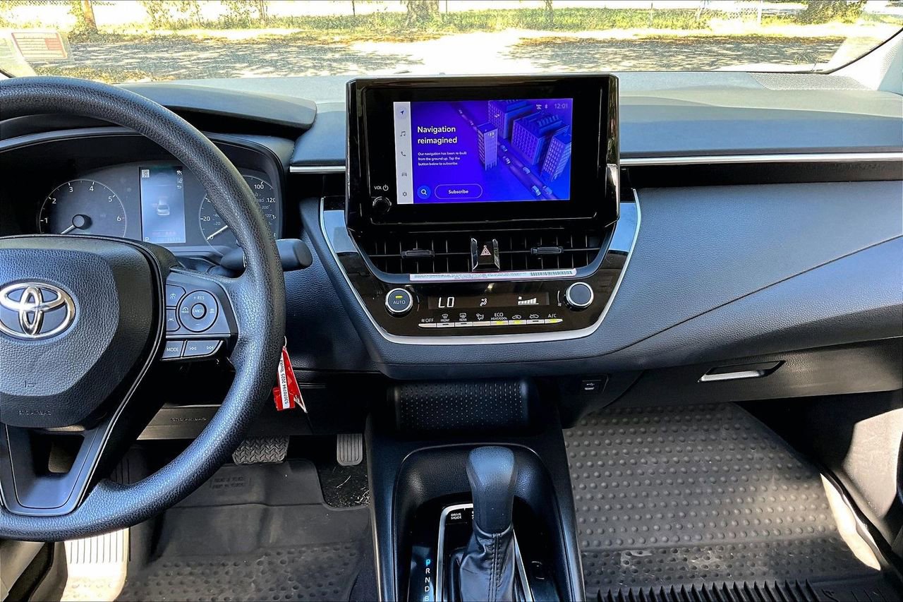 Used 2025 Toyota Corolla LE image 9