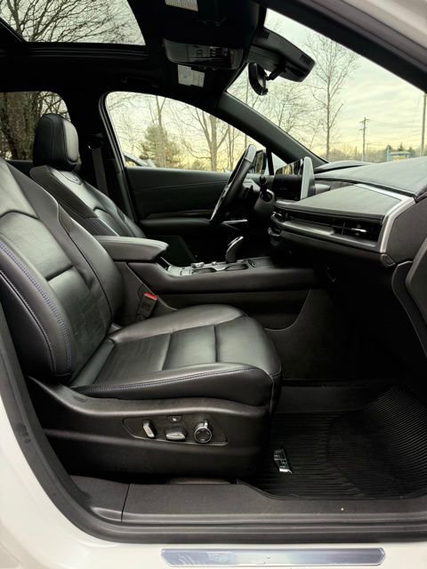 Used 2024 Cadillac XT4 Sport image 21
