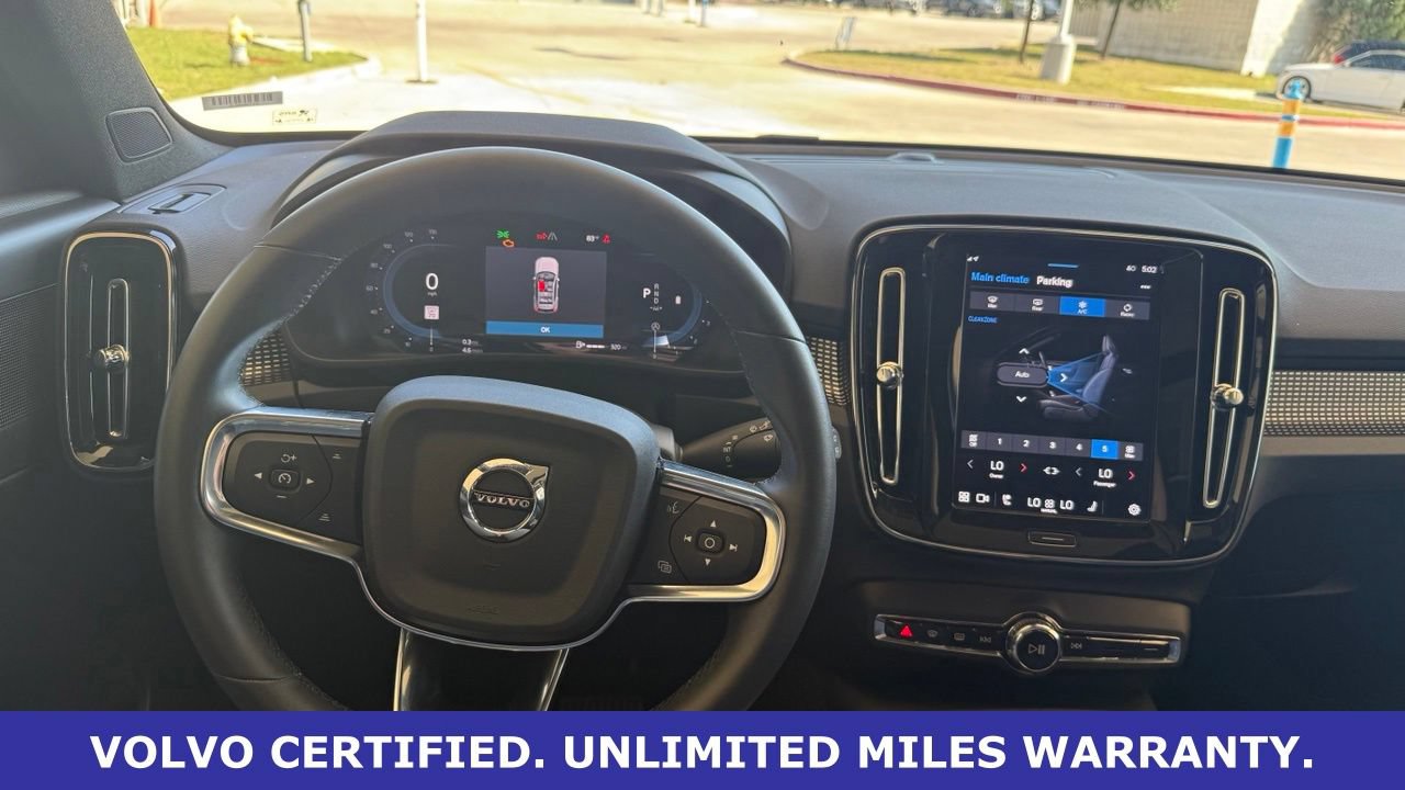 Certified 2025 Volvo XC40 B5 Plus AWD/4WD image 18