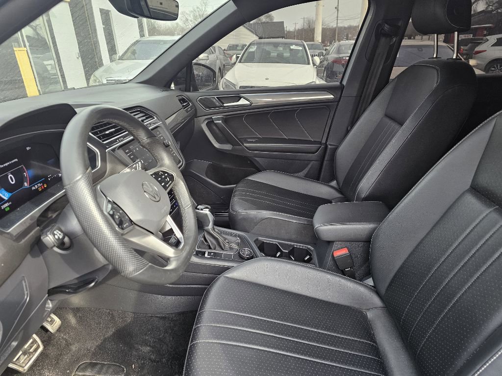 Used 2024 Volkswagen Tiguan SE R-Line image 13