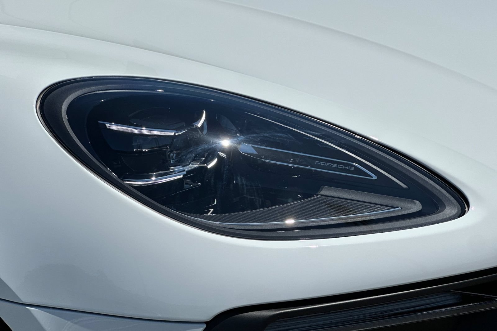 New 2026 Porsche Macan AWD/4WD image 37