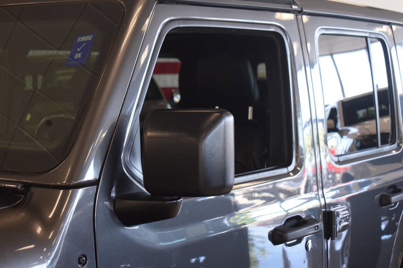 Used 2020 Jeep Wrangler Unlimited Sahara image 18