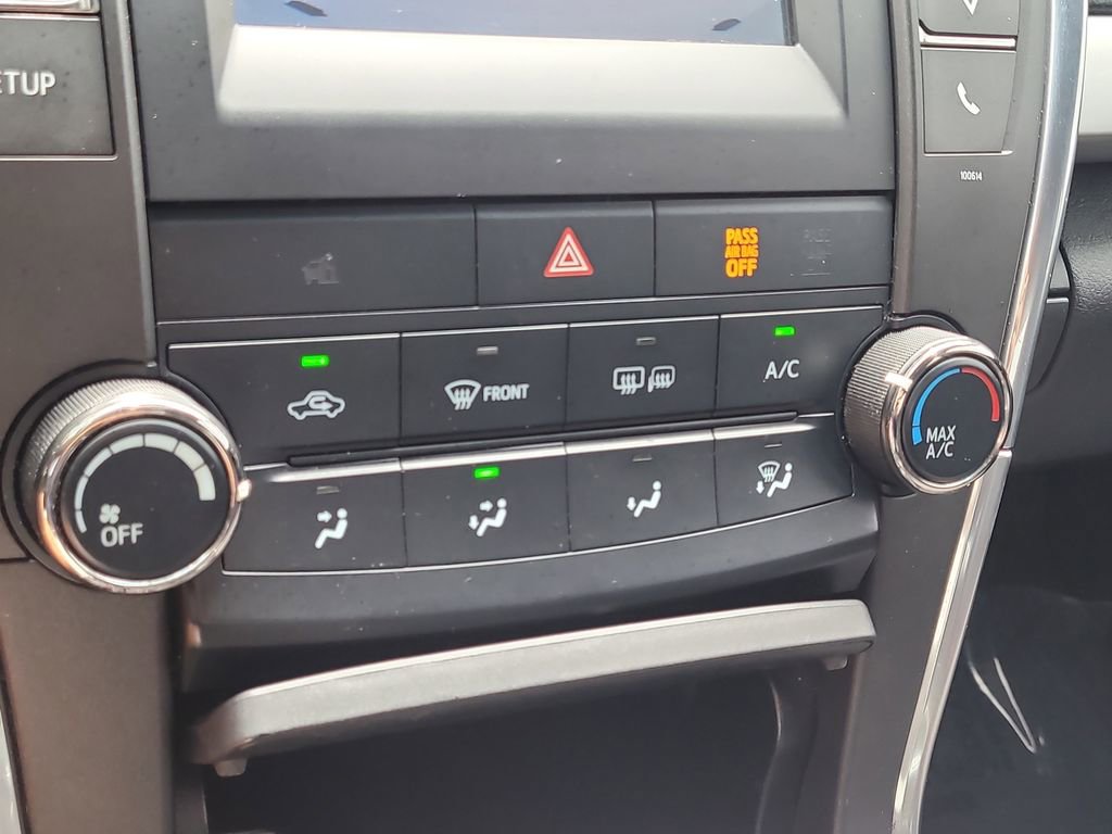 Used 2017 Toyota Camry SE FWD image 21