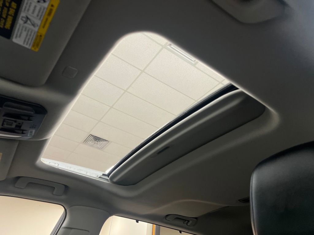 Used 2020 Toyota Highlander XLE image 22