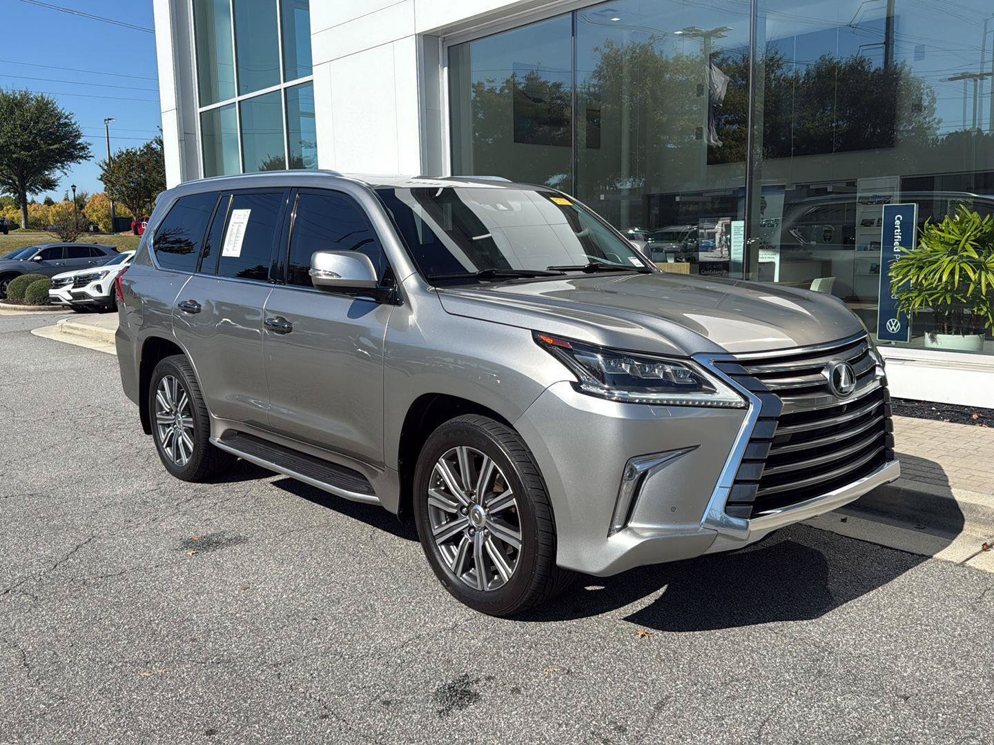 Used 2016 Lexus LX 570 4WD w/ Luxury Package image 2