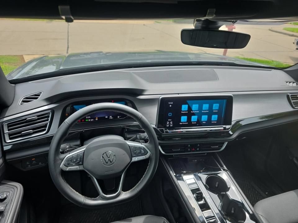 Used 2025 Volkswagen Atlas Cross Sport SE w/ Panoramic Sunroof Package FWD image 35
