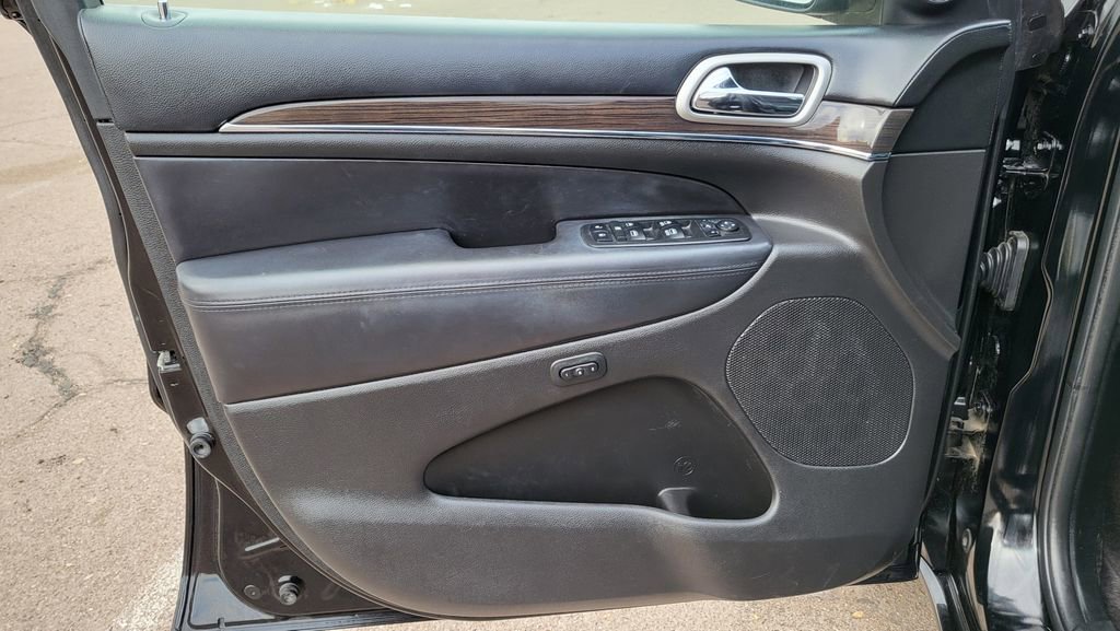 Used 2018 Jeep Grand Cherokee Overland image 24