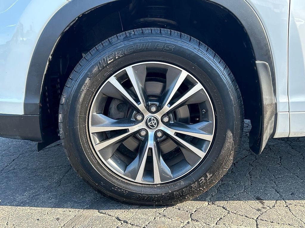 Used 2016 Toyota Highlander XLE AWD/4WD image 10