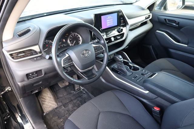 Used 2024 Toyota Highlander LE image 12