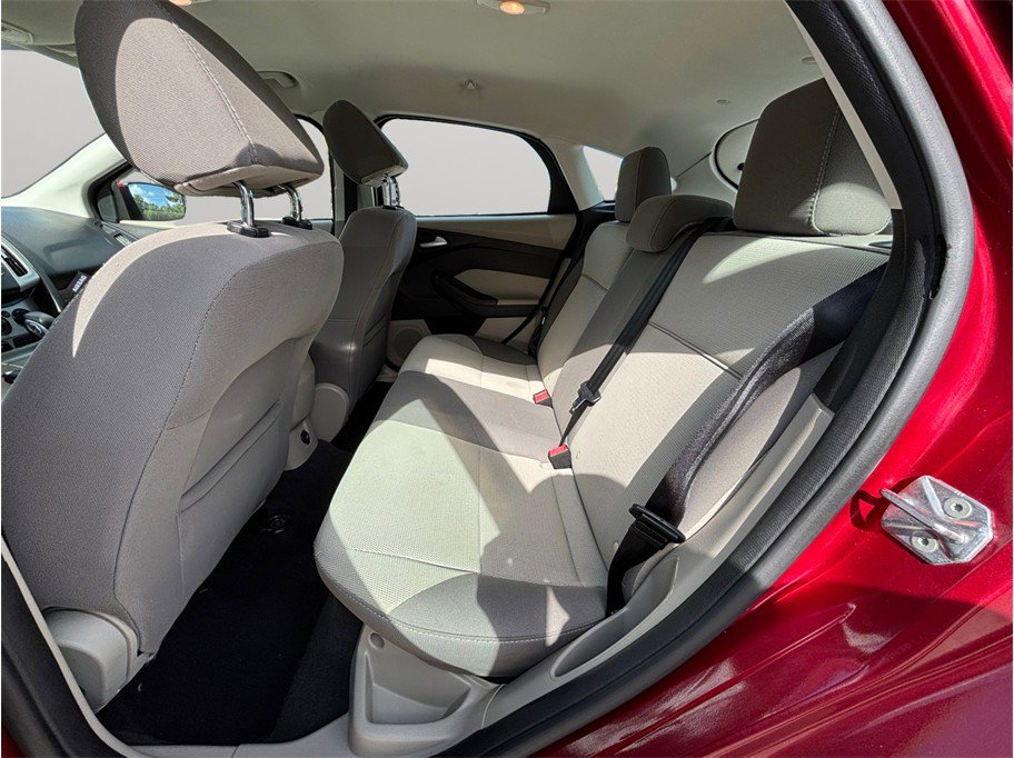 Used 2014 Ford Focus SE w/ SE Winter Package image 27