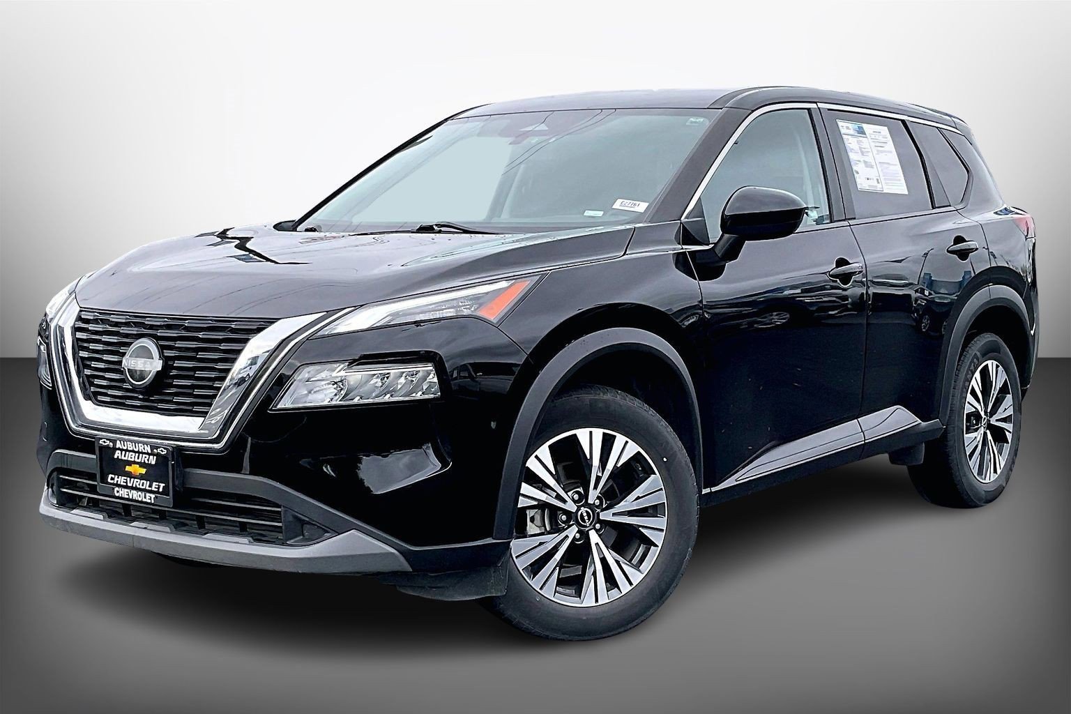 Used 2023 Nissan Rogue SV image 2