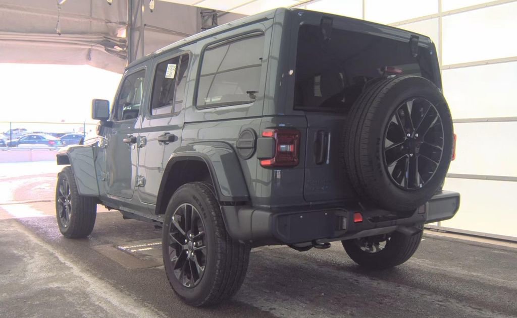 Used 2025 Jeep Wrangler Unlimited Sahara w/ Safety Group image 32