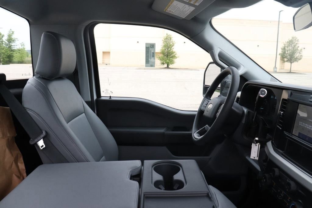 New 2025 Ford F550 4x4 Regular Cab Super Duty image 9