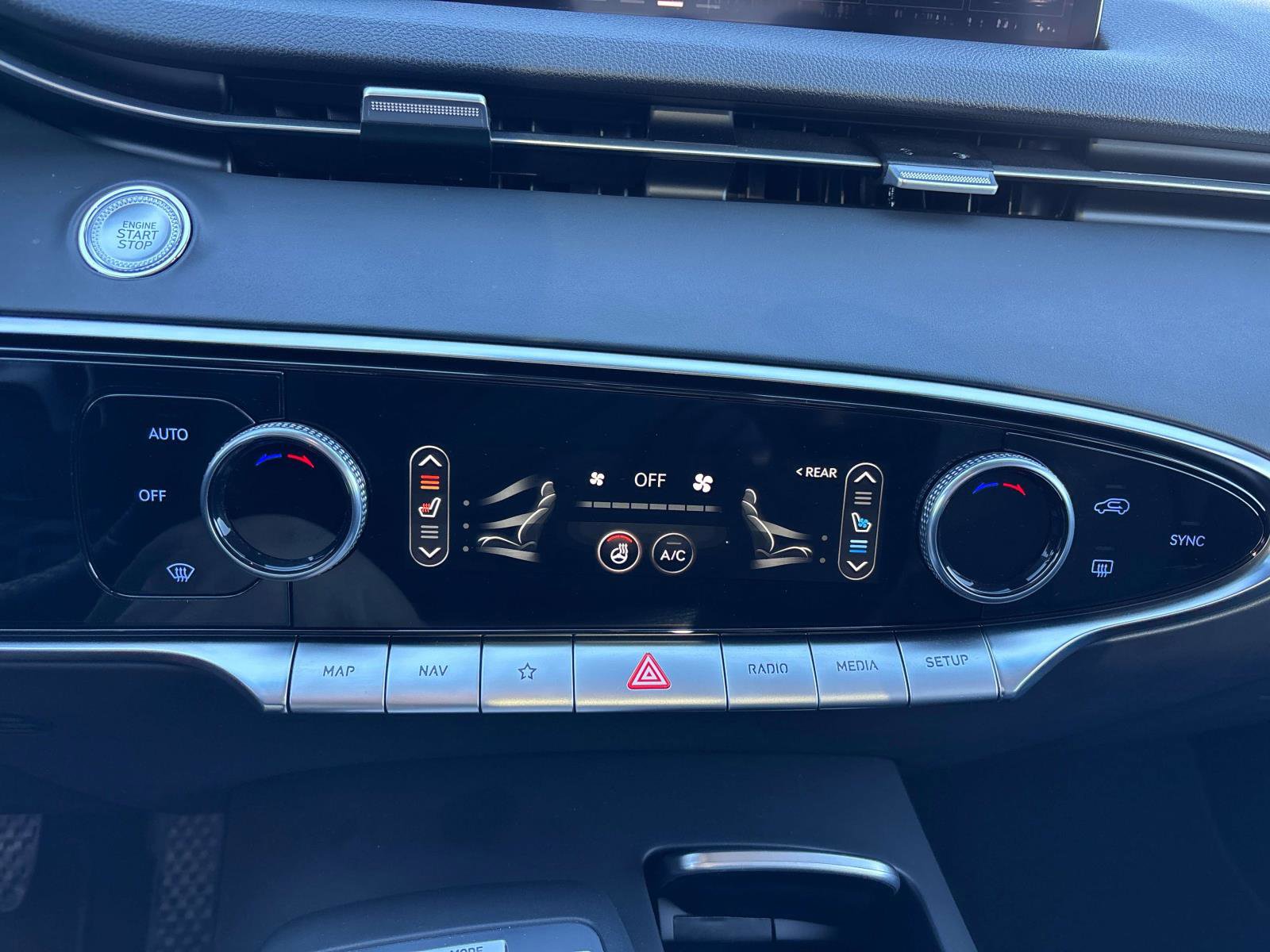 Used 2023 Genesis GV70 2.5T w/ Select Package image 24