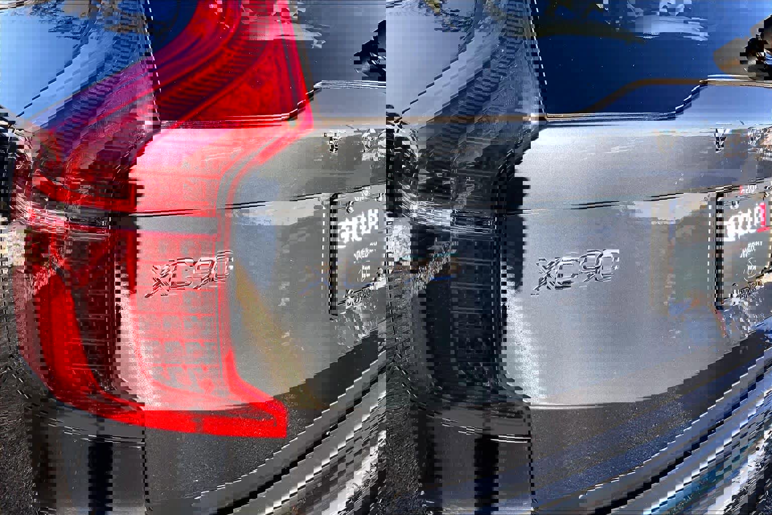 Certified 2024 Volvo XC90 B6 Ultimate w/ Protection Package Premier image 31