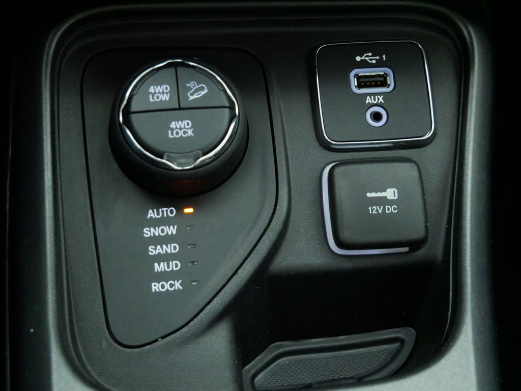 Used 2019 Jeep Compass Trailhawk w/ Leather Interior Group AWD/4WD image 32