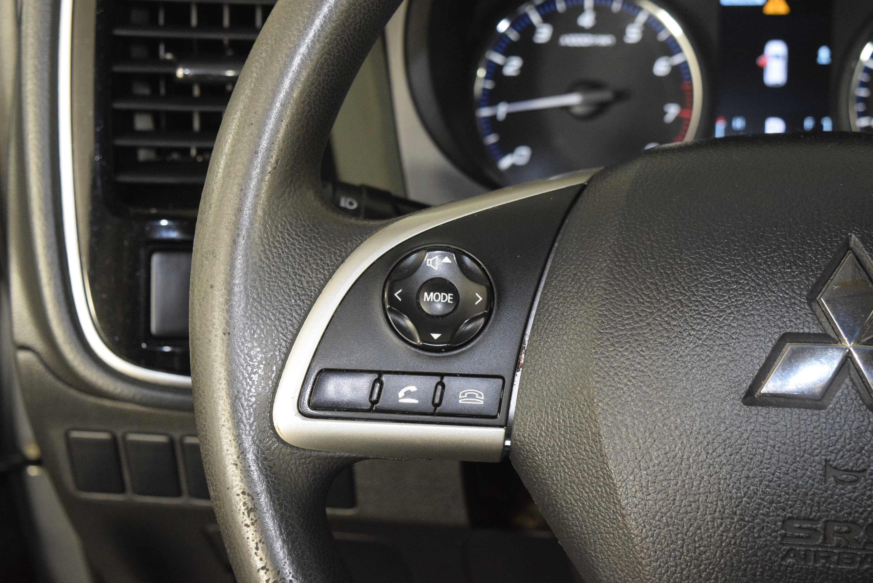 Used 2020 Mitsubishi Outlander ES image 15