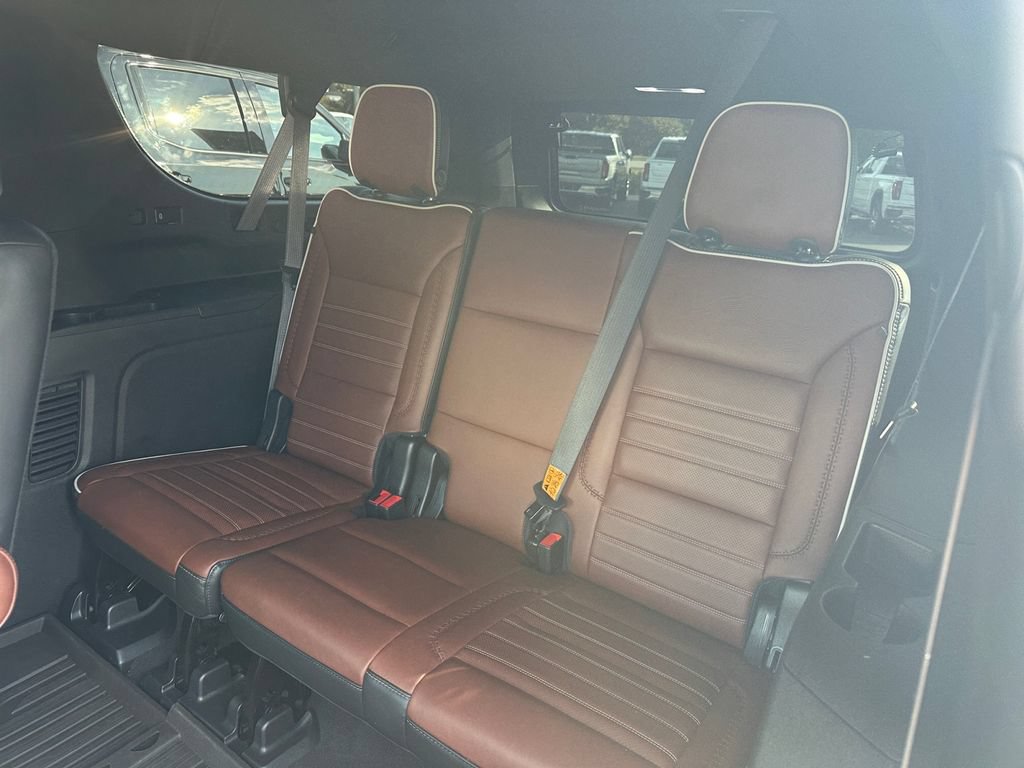 Used 2023 GMC Yukon XL Denali Ultimate AWD/4WD image 16