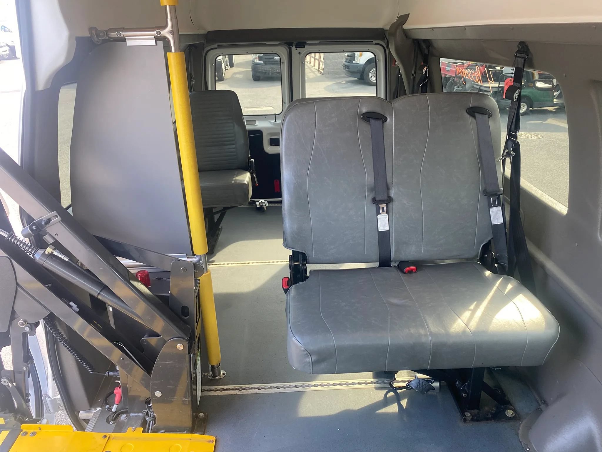 Used 2014 Ford E-350 and Econoline 350 Extended Super Duty w/ Power Group RWD image 27