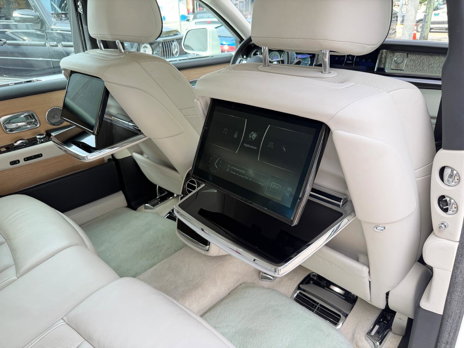 Used 2019 Rolls-Royce Phantom Sedan RWD image 62