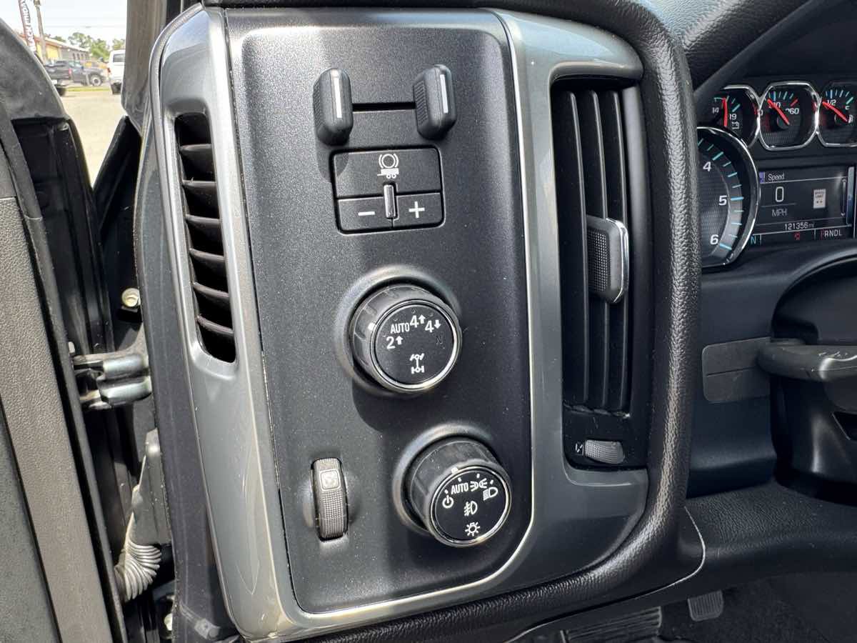 Used 2018 Chevrolet Silverado 1500 LT w/ All Star Edition AWD/4WD image 27