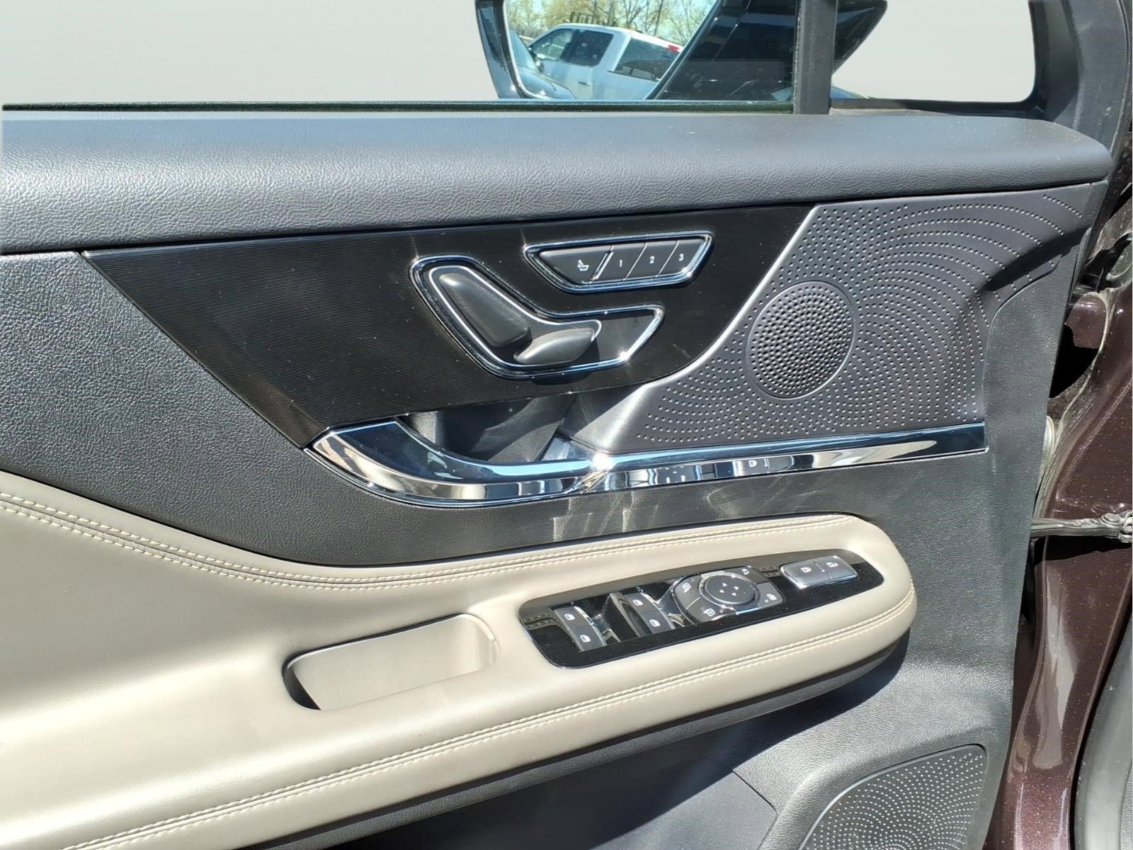 Used 2023 Lincoln Corsair AWD w/ Equipment Group 101A image 9