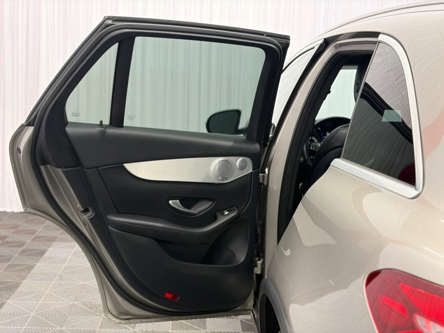 Used 2019 Mercedes-Benz GLC 300 4MATIC w/ Premium Package image 13