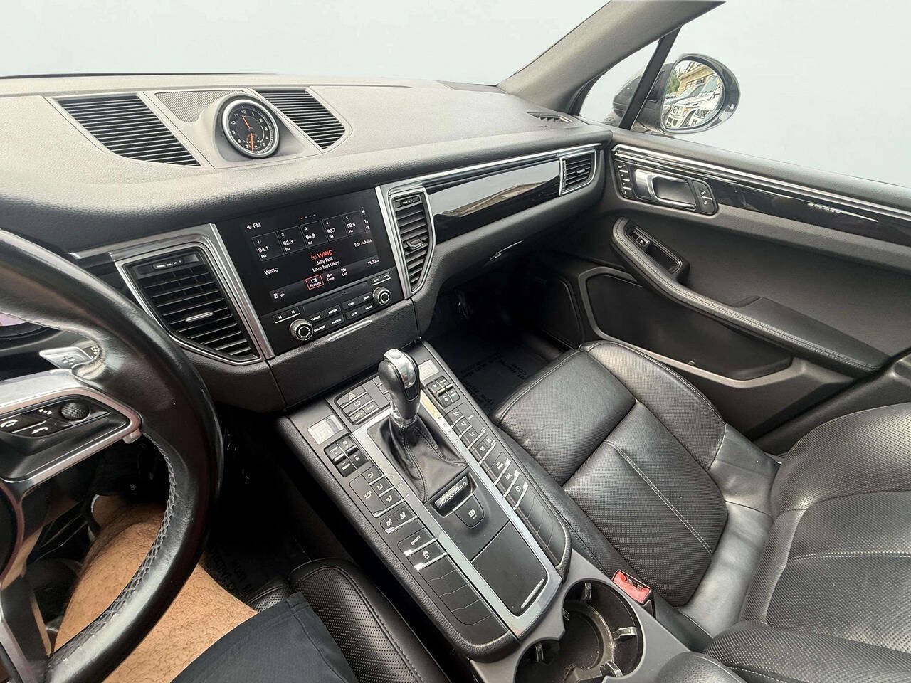 Used 2018 Porsche Macan AWD/4WD image 18