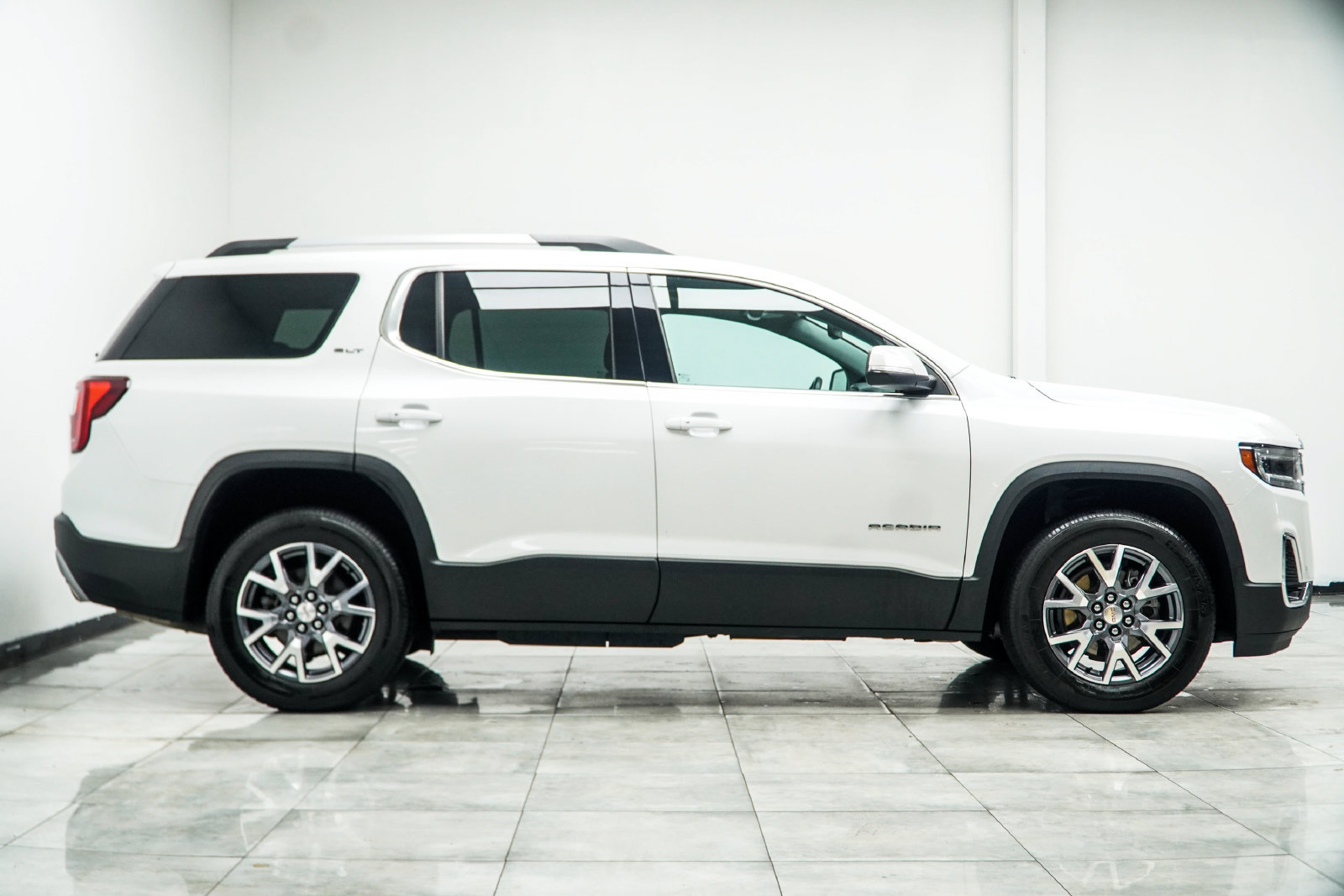 Used 2023 GMC Acadia SLT w/ Preferred Package AWD/4WD image 8