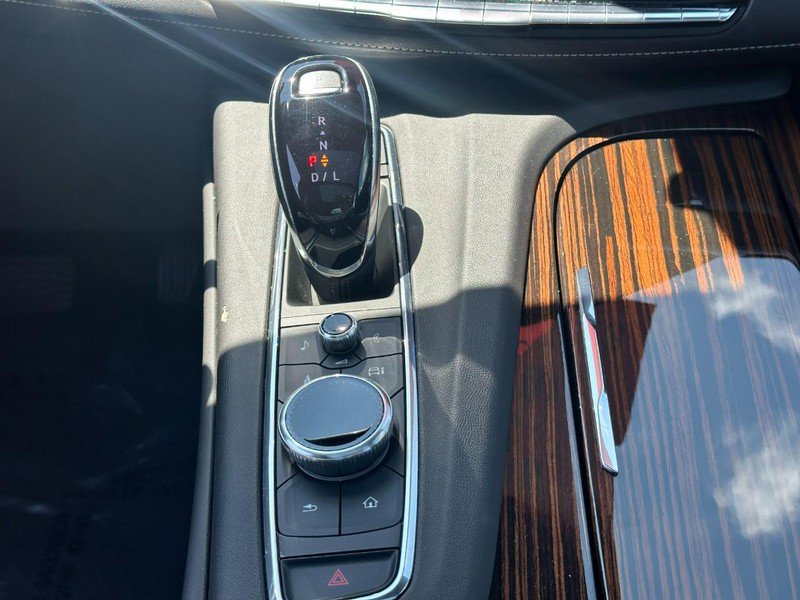 Used 2023 Cadillac Escalade Premium Luxury image 16