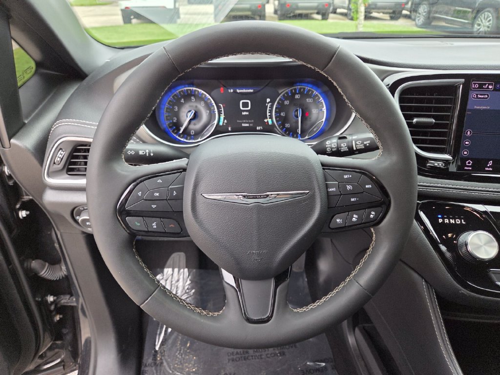 Used 2023 Chrysler Pacifica Limited w/ S Appearance Package AWD/4WD image 35