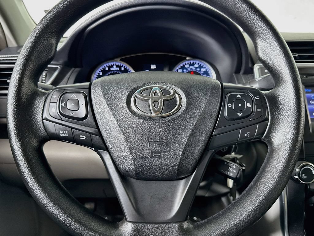 Used 2017 Toyota Camry LE FWD image 32