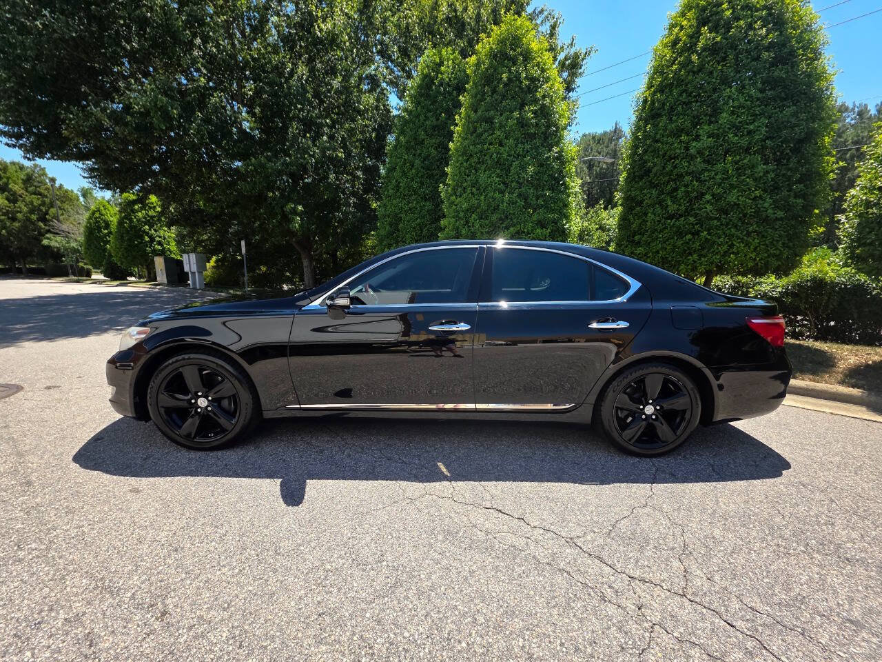 Used 2010 Lexus LS 460 RWD image 2