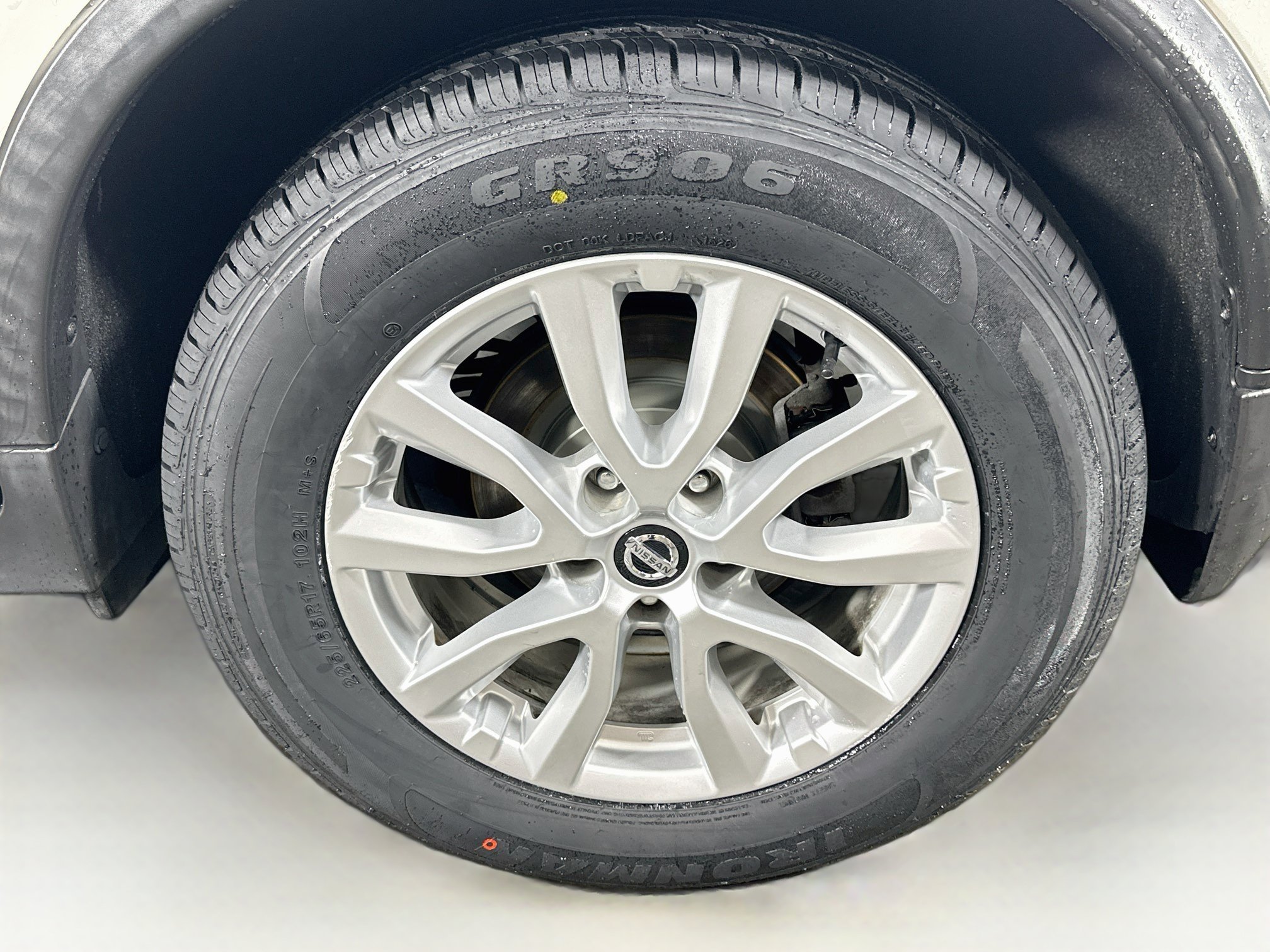 Used 2017 Nissan Rogue SV FWD image 11