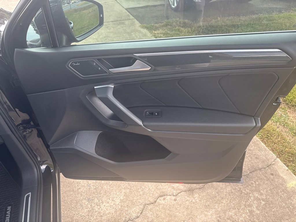 Used 2019 Volkswagen Tiguan SEL Premium image 31