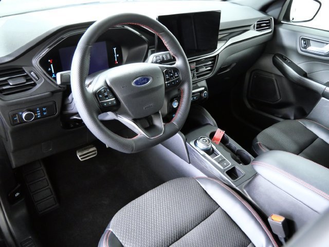 Certified 2023 Ford Escape ST-Line w/ Tech Pack #1 AWD/4WD image 3