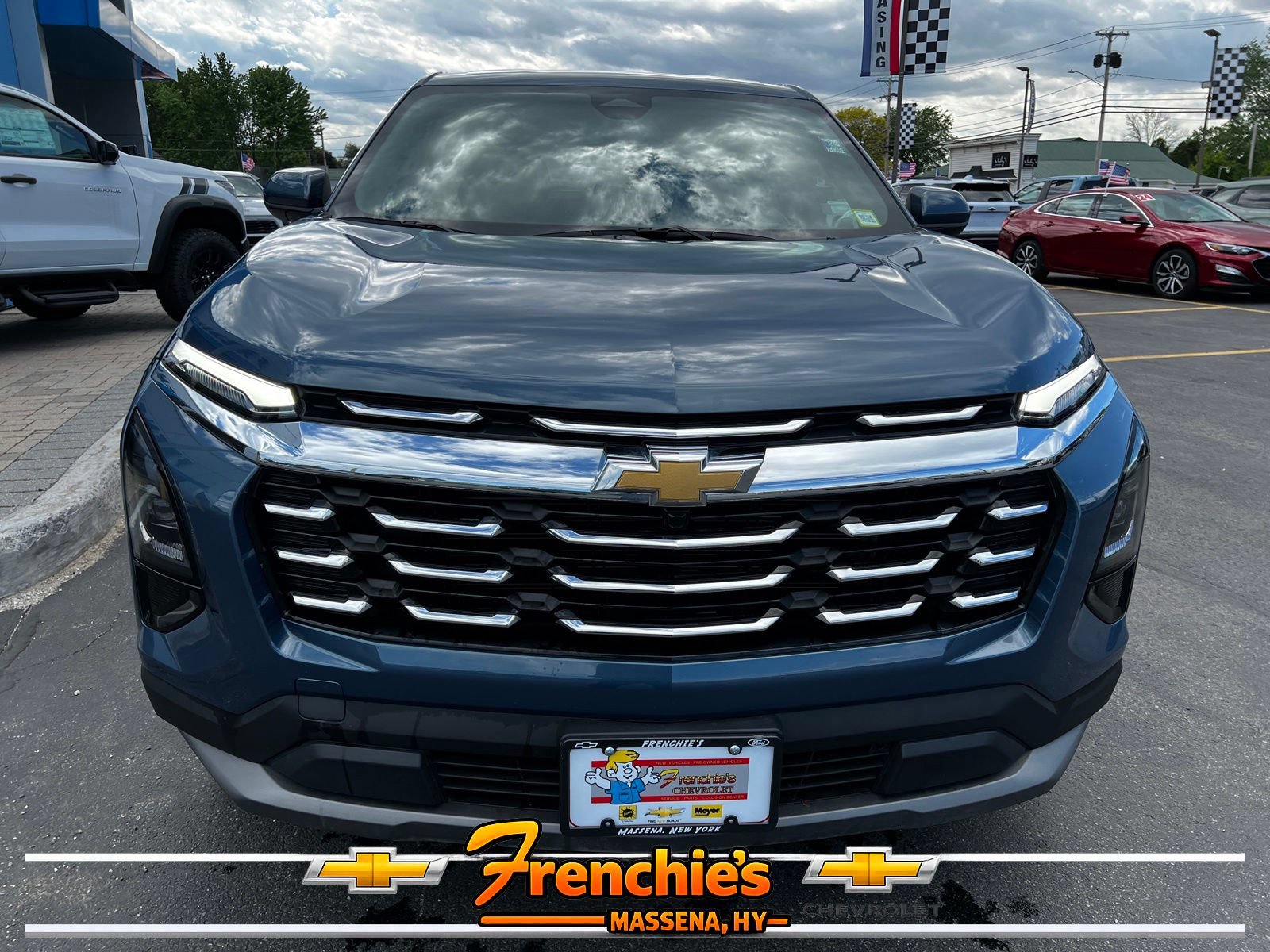 Used 2025 Chevrolet Equinox LT FWD image 2
